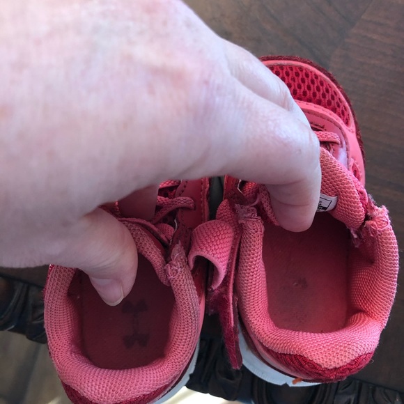 Under Armour toddler size 4 pink shoes - Picture 4 of 6